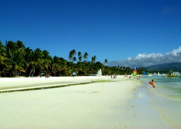 官方呼吁暂勿赴菲